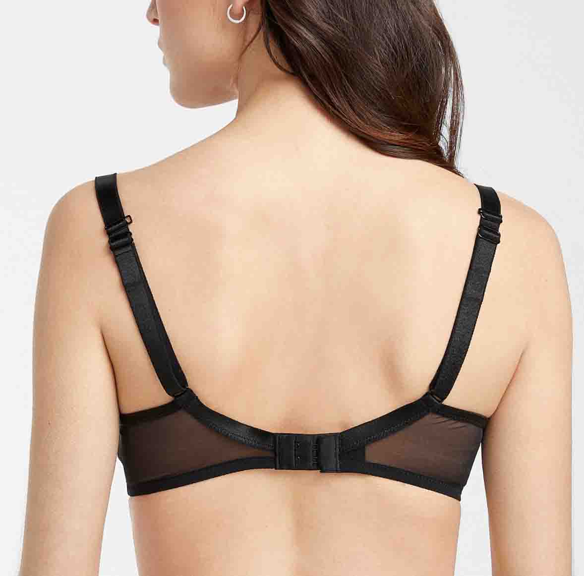 Chantelle Womens Prime Plunge Spacer Bra : : Clothing, Shoes &  Accessories